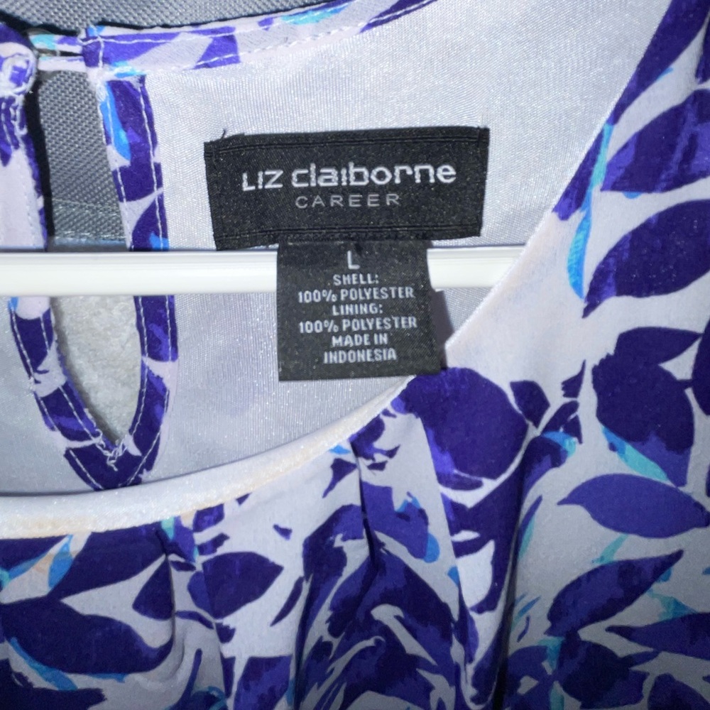 Ladies top. - Picture 2 of 3
